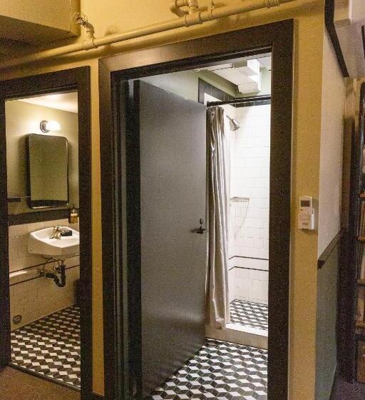 غرفة ديلوكس عائلية, Kex