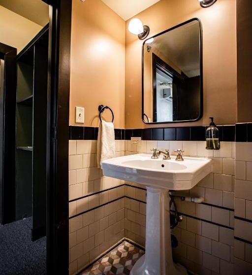 غرفة ديلوكس عائلية, Kex