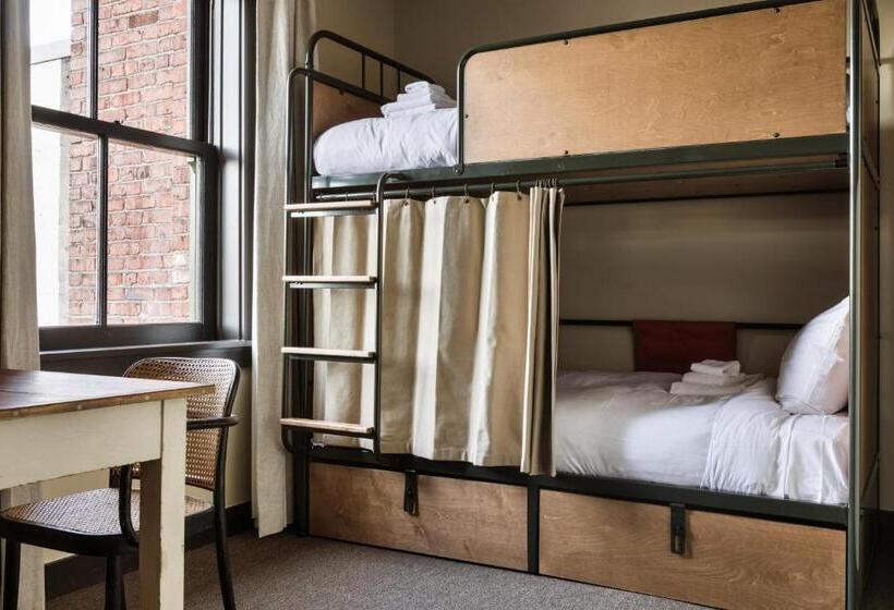 غرفة ديلوكس عائلية, Kex