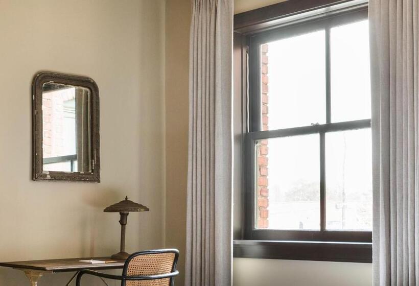 غرفة قياسية سرير كينج لذوى الإحتياجات الخاصة, Kex