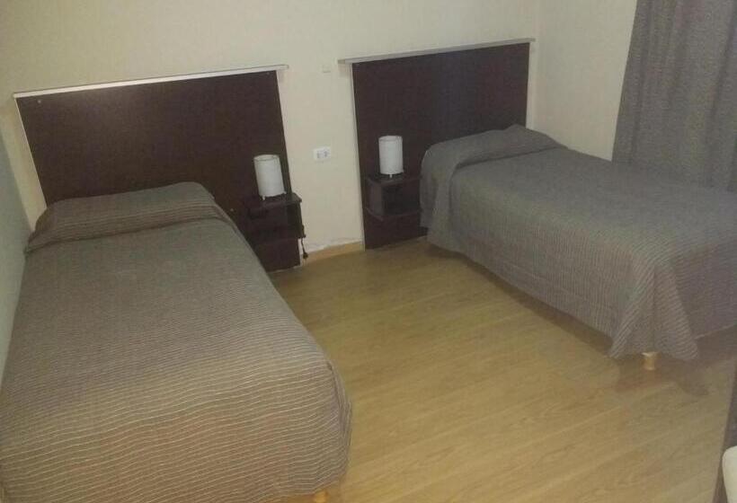 غرفة قياسية رباعية, Radio