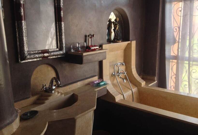 سوئیت دلوکس 2 خوابه, Kasbah Titrit