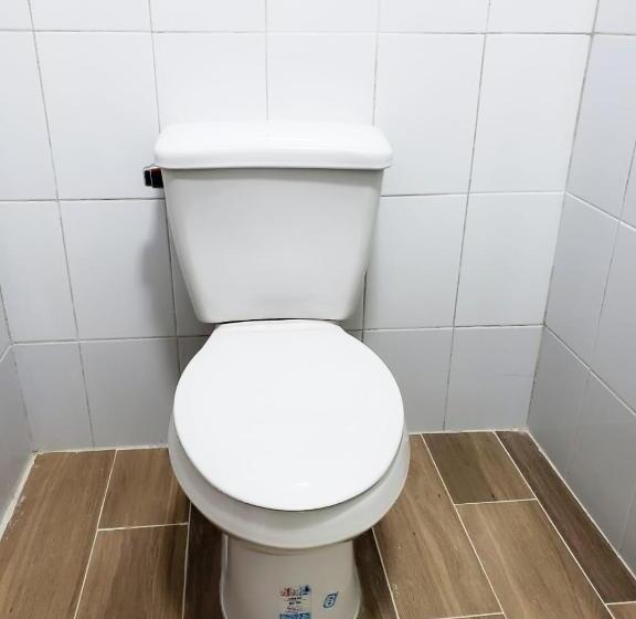 标准三人间, Real De Lua