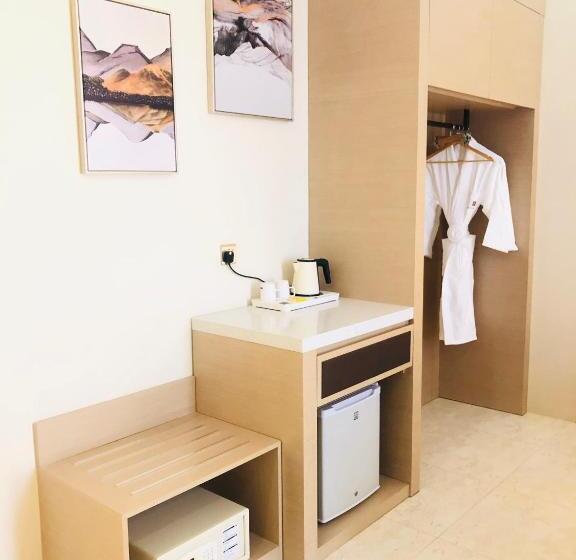 اتاق لوکس, Season Inn