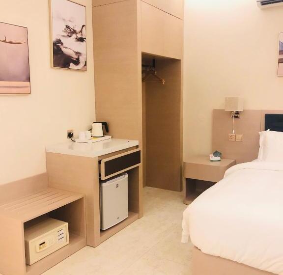 اتاق لوکس, Season Inn