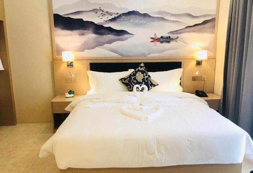 اتاق لوکس, Season Inn