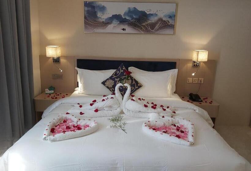 اتاق لوکس, Season Inn