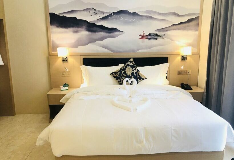 اتاق لوکس, Season Inn