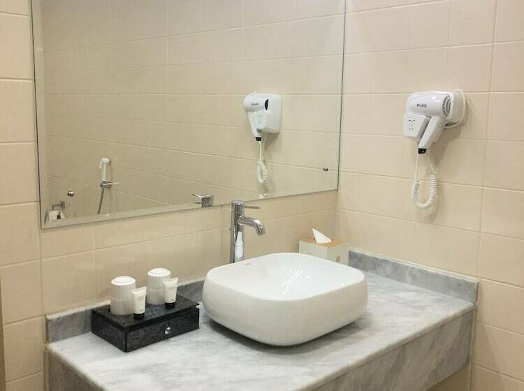 اتاق لوکس, Season Inn