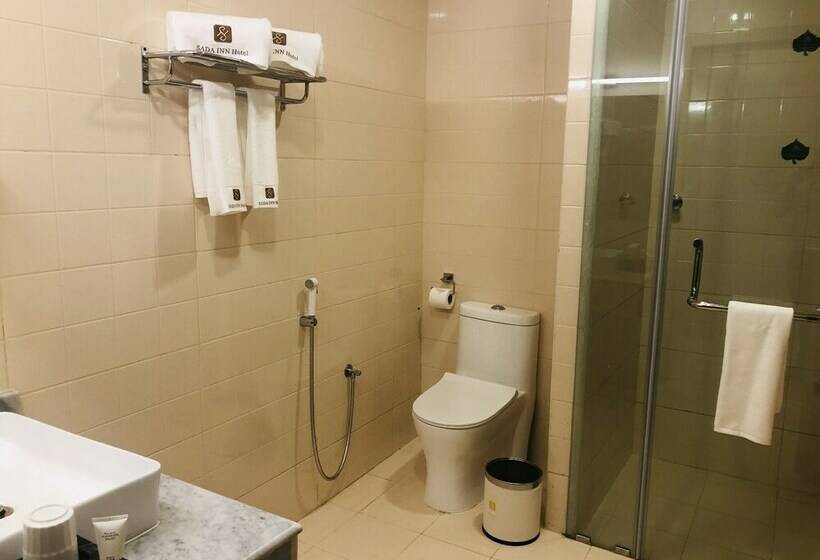 اتاق لوکس, Season Inn