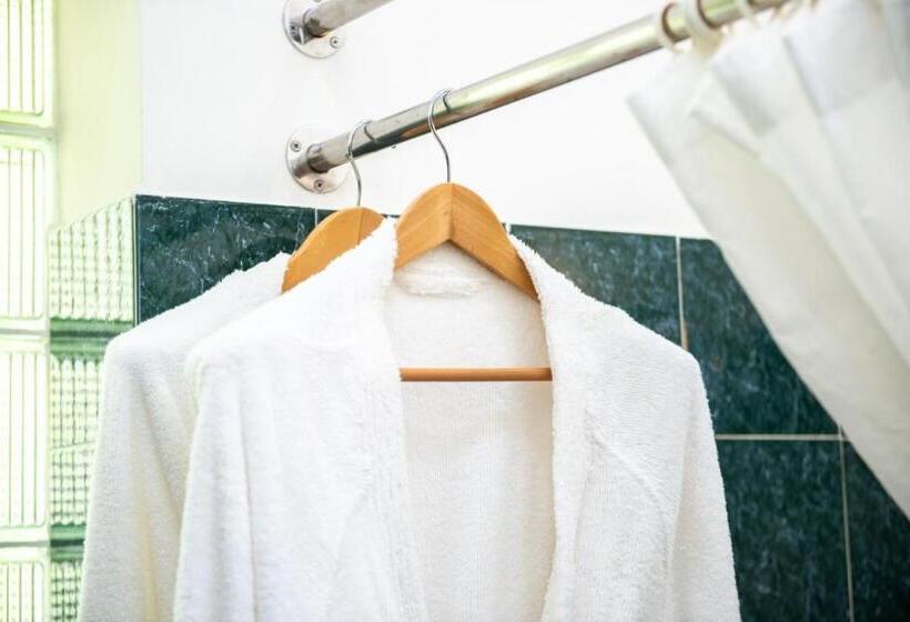 اتاق استاندارد چهارنفره با بالکن, White Sand Resort Mui Ne