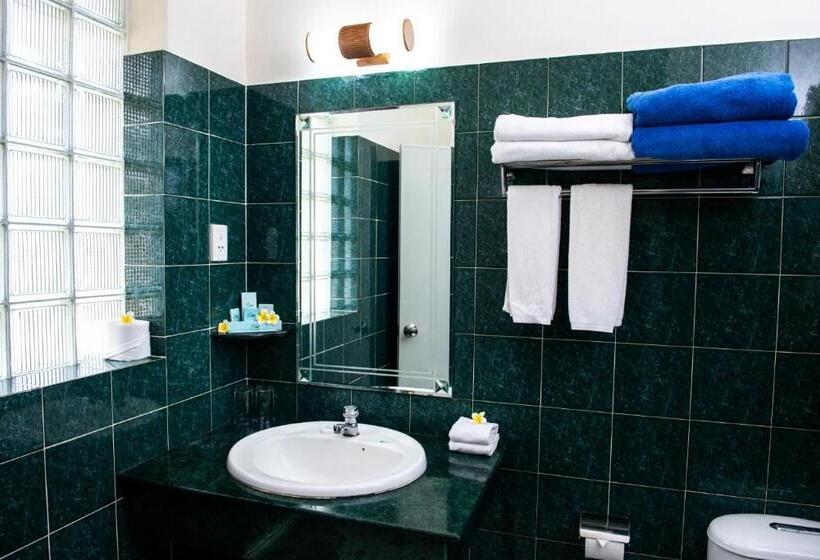 اتاق استاندارد سه تخته با چشمانداز استخر, White Sand Resort Mui Ne