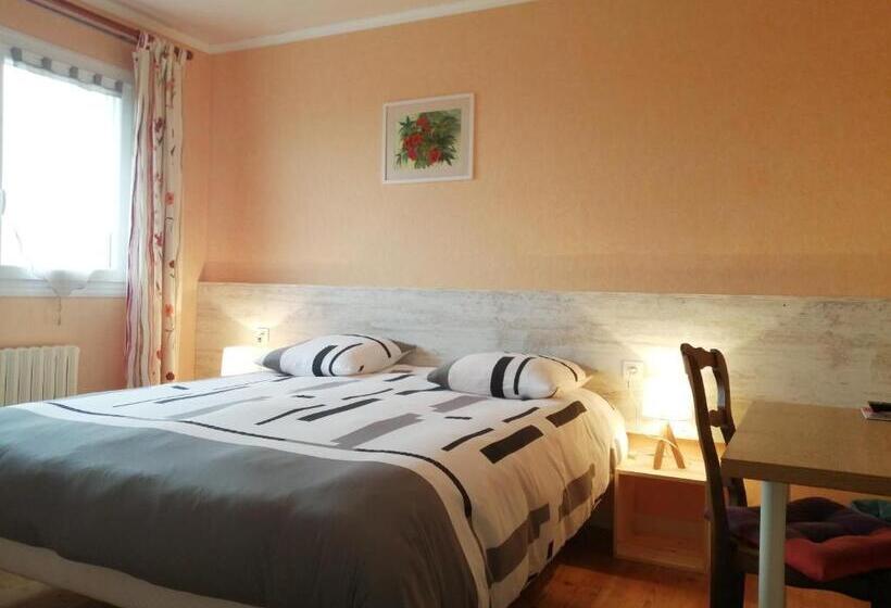 Семейный Номер, Hôtel Le Poulmic
