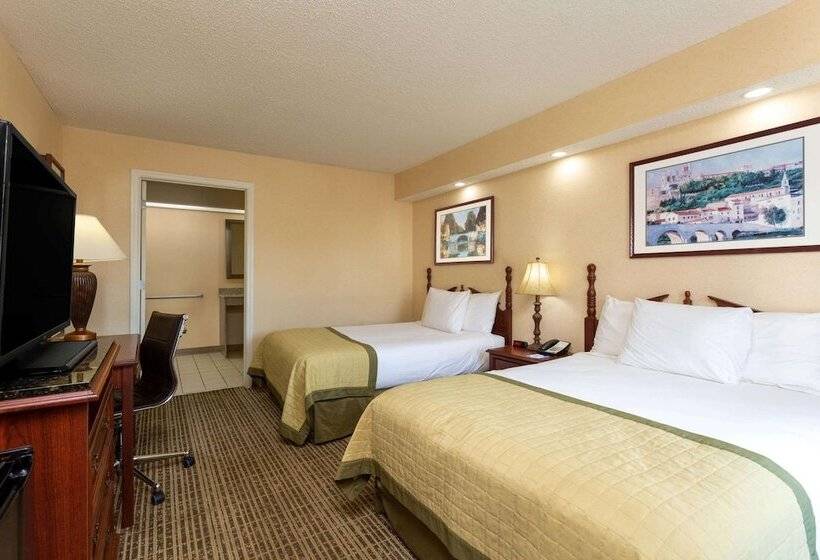 带2个双人床的标准工作室, Baymont By Wyndham Easley/greenville