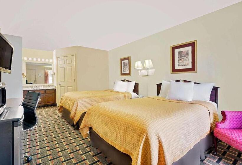 ２ダブルベッドのスタンダードルーム, Days Inn By Wyndham Spartanburg