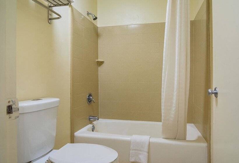 חדר סטנדרט שתי מיטות זוגיות, Econo Lodge Research Triangle Park