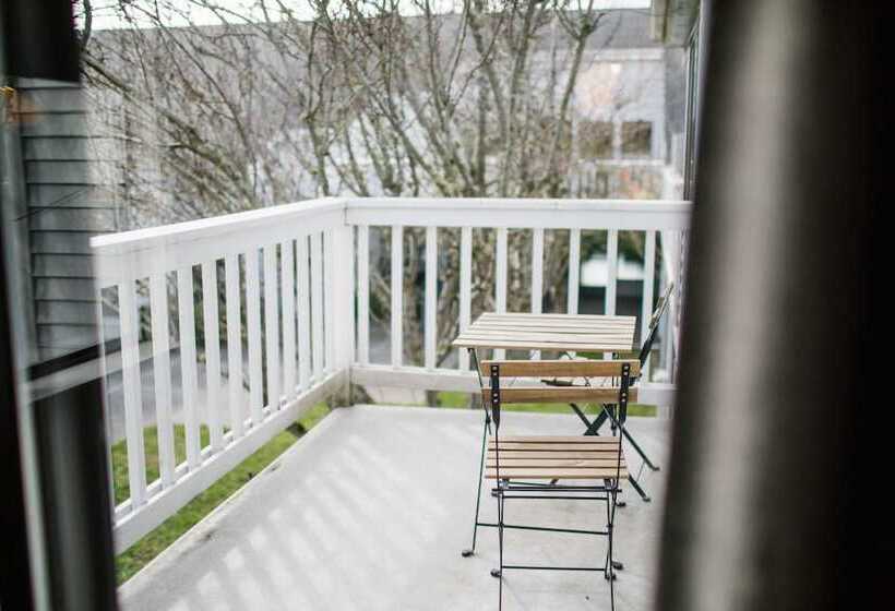 جناح, Friday Harbor Suites