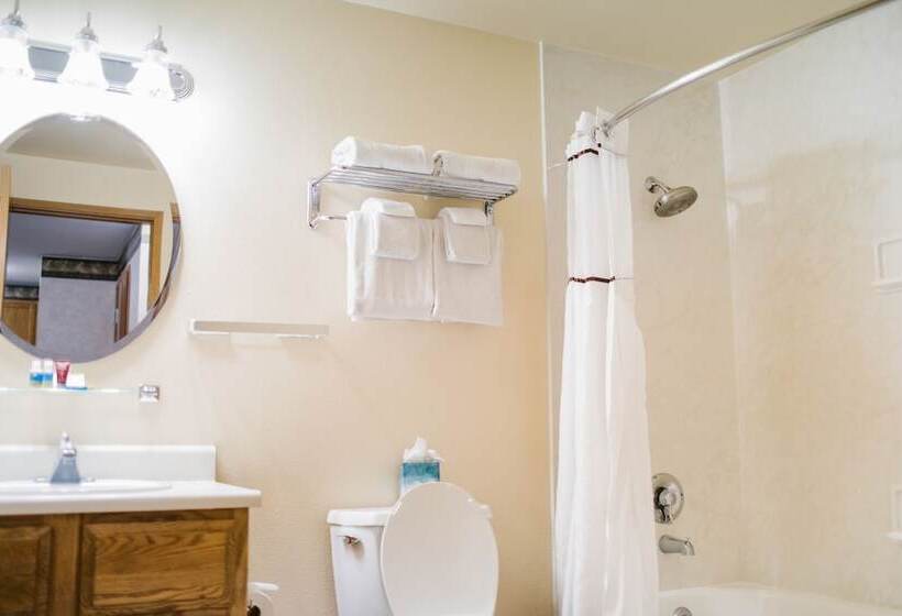 جناح, Friday Harbor Suites