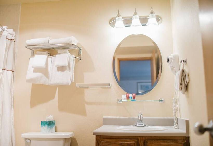 جناح, Friday Harbor Suites