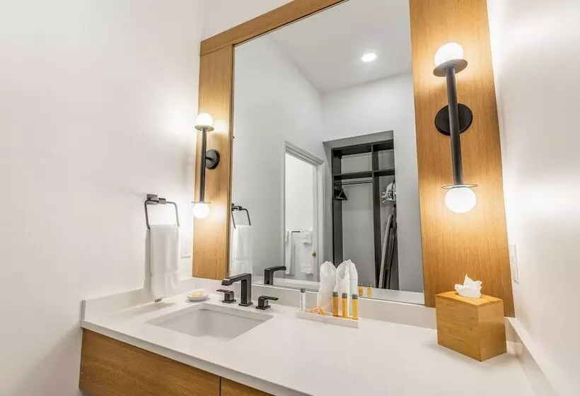 デラックスルーム, Cottages & Suites Geneva National