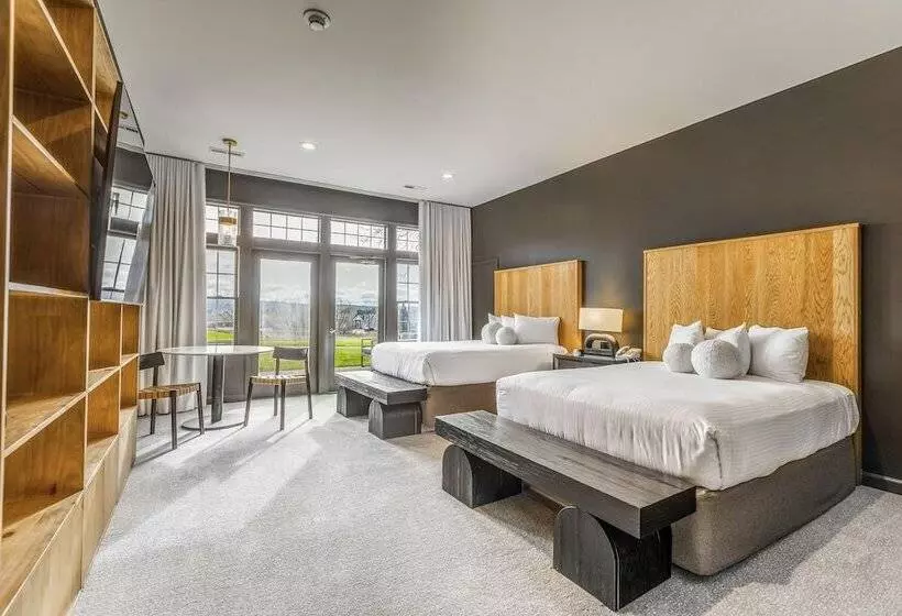 デラックスルーム, Cottages & Suites Geneva National