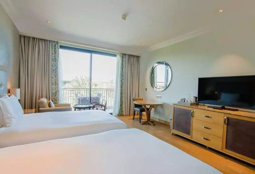 Chambre Standard Vue Piscine, Inn Of Naples, Tapestry Collection By Hilton