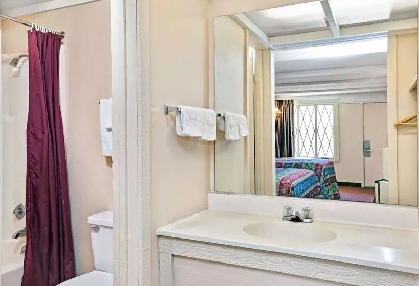 اتاق استاندارد با 2 تخت دوبل, Knights Inn Charleston West Virginia