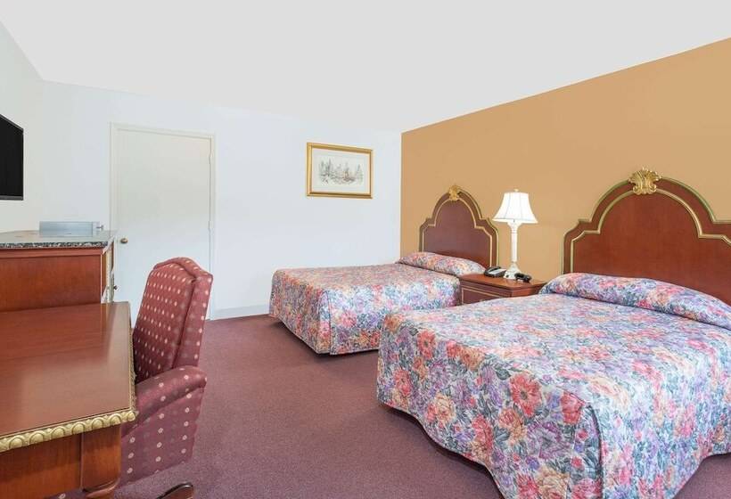 غرفه قياسيه سريرين مزدوجين, Knights Inn Emporia