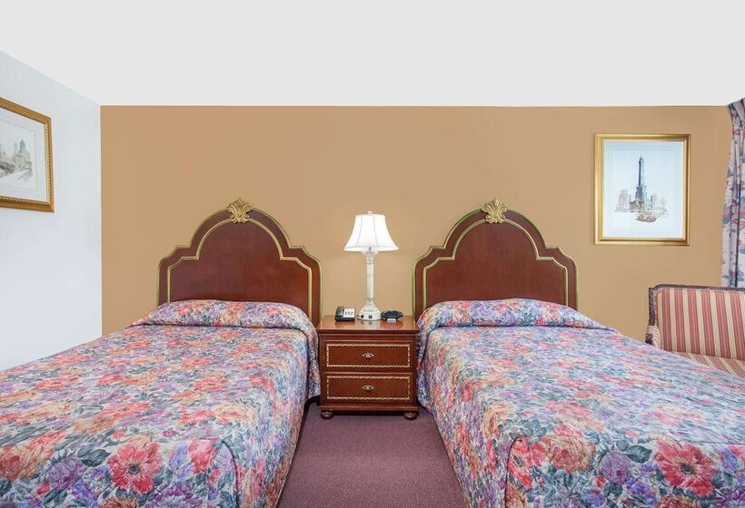 Номер Стандарт 2 Двуспальные Кровати, Knights Inn Emporia