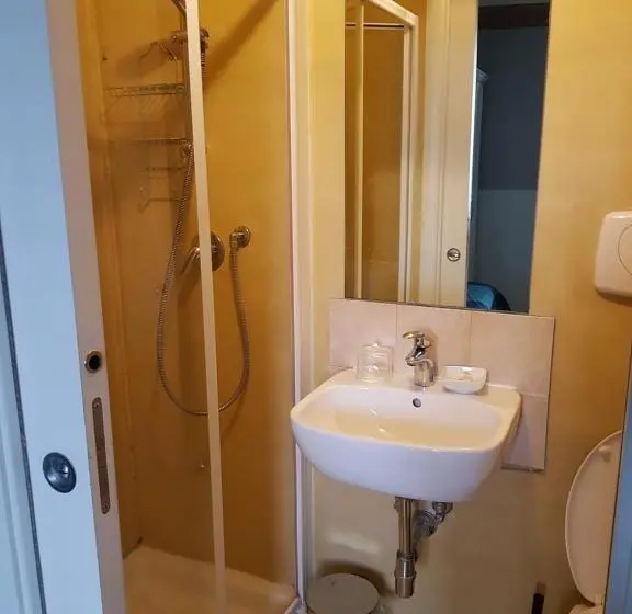 اتاق استاندارد سه نفره, B&b La Sicilia A Tavola