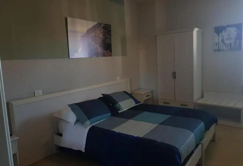 اتاق اکونومی, B&b La Sicilia A Tavola