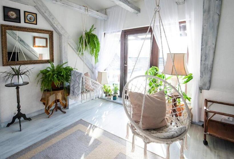 Habitació Estàndard Vista Jardí, Vinoteegi Residents