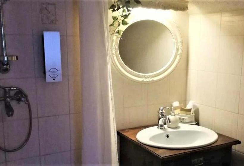 Habitació Estàndard Vista Jardí, Vinoteegi Residents