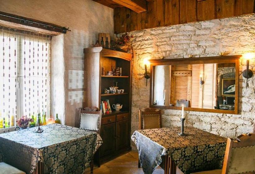 Junior Suite Deluxe, Vinoteegi Residents