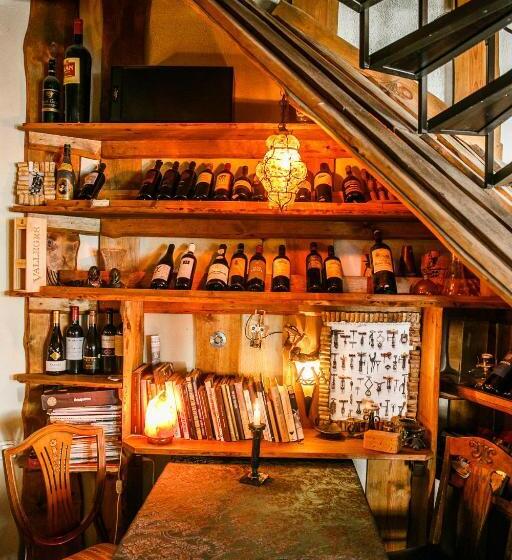 Bungalow Deluxe, Vinoteegi Residents