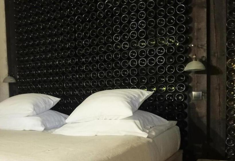 Bungalow Deluxe, Vinoteegi Residents