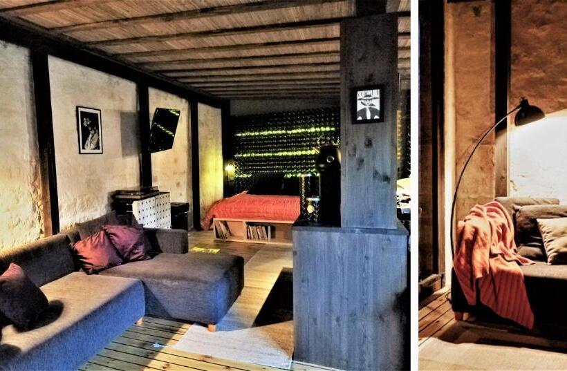 Bungalow Deluxe, Vinoteegi Residents