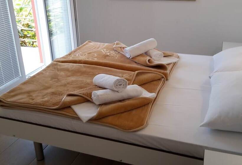 اتاق استاندارد چهار تخته, Marinko Kozina    Medjugorje