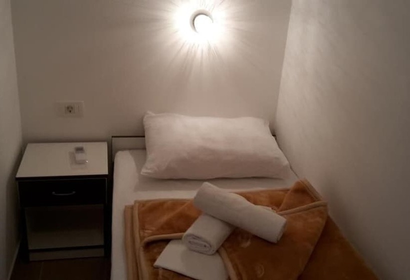 اتاق استاندارد یک نفره, Marinko Kozina    Medjugorje