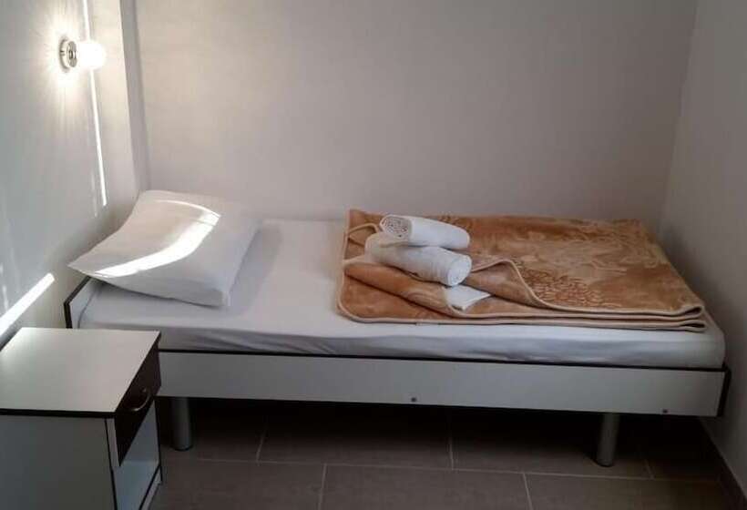 اتاق استاندارد یک نفره, Marinko Kozina    Medjugorje