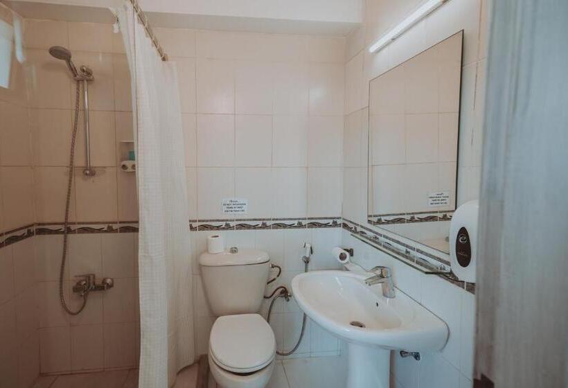 اتاق لوکس سه تخته, Nomads Hotel Petra