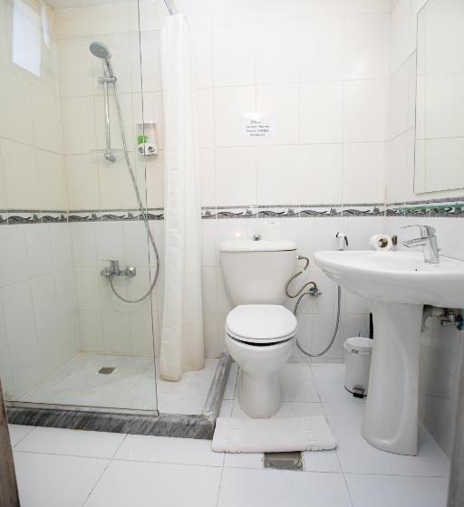 اتاق لوکس سه تخته, Nomads Hotel Petra