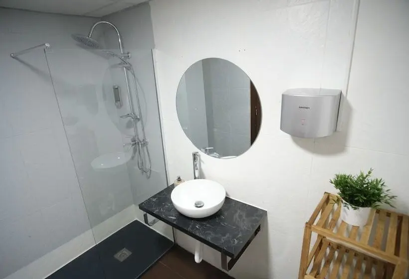 اتاق استاندارد با سرویس بهداشتی مشترک, Urban Rooms Alicante
