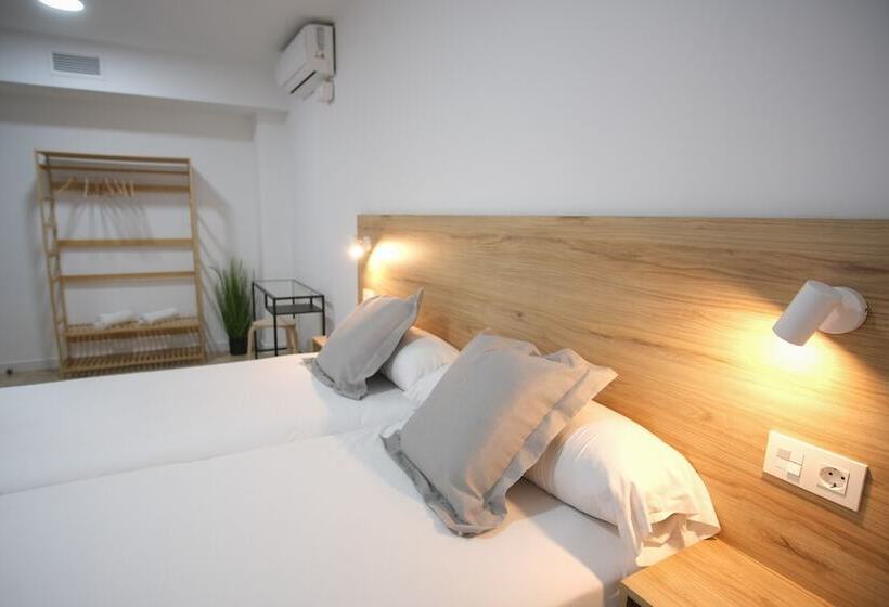 스탠다드 룸 공동 욕실, Urban Rooms Alicante