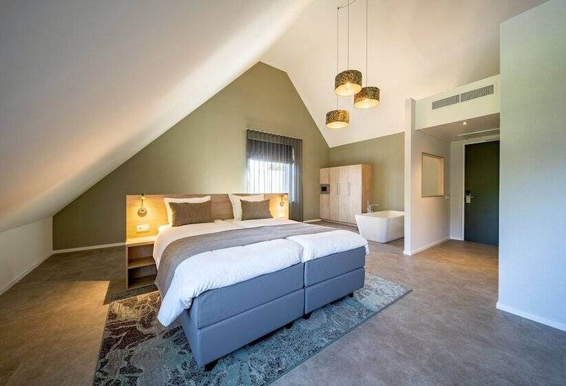 Family Room, 46