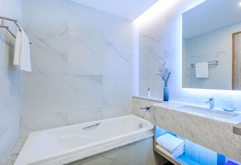 غرفة ديلوكس مطلة على حمام السباحة, Bluesotel Smart Krabi Aonang Beach   Adults Only   Sha Extra Plus