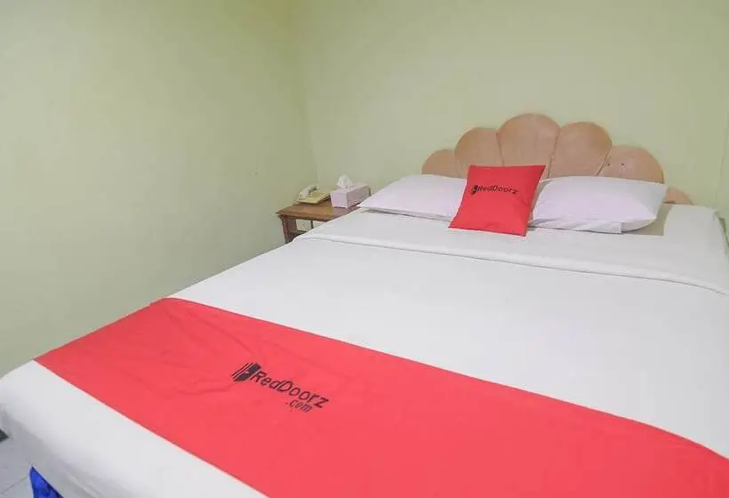 Deluxe-huone, Reddoorz Near Tugu Naga Singkawang