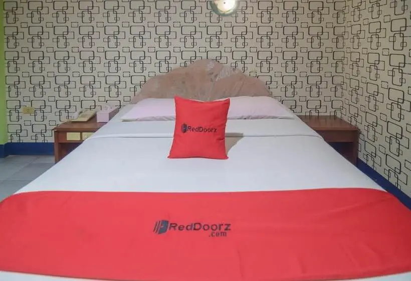Deluxe-huone, Reddoorz Near Tugu Naga Singkawang