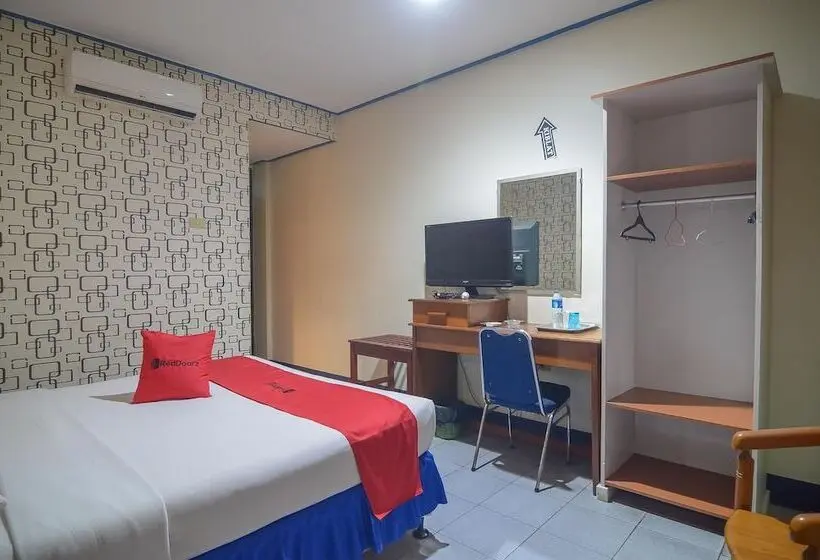 Deluxe-huone, Reddoorz Near Tugu Naga Singkawang