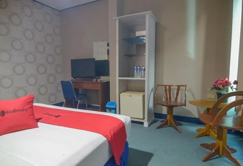 Deluxe-huone, Reddoorz Near Tugu Naga Singkawang
